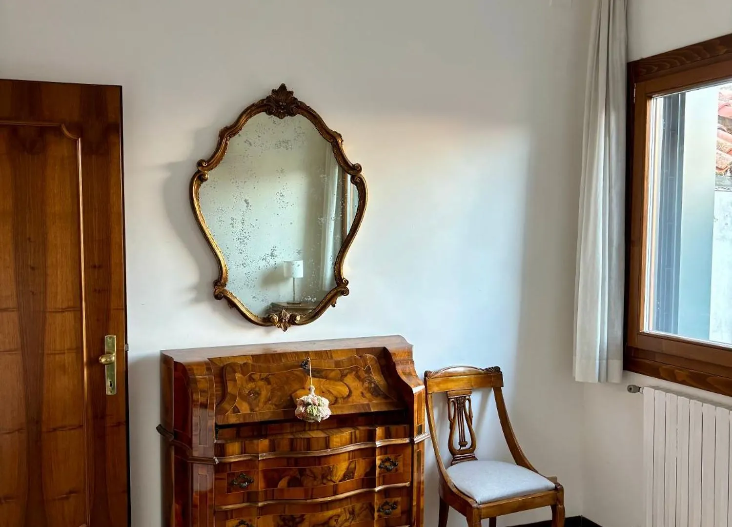 Large And Bright Apartment With Canal View Venedik