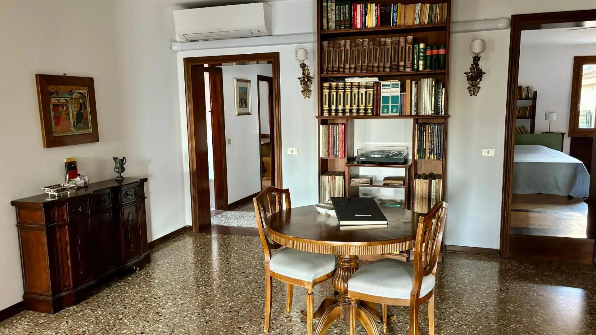 Large And Bright Apartment With Canal View Venedik İtalya