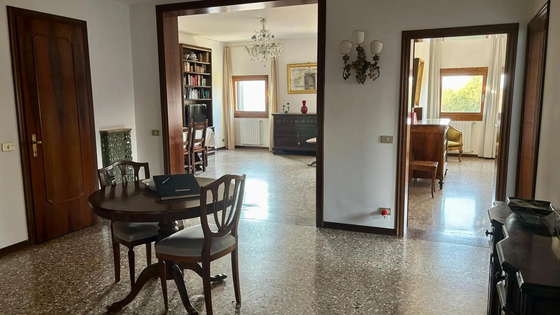 Large And Bright Apartment With Canal View Venedik 0*,  İtalya