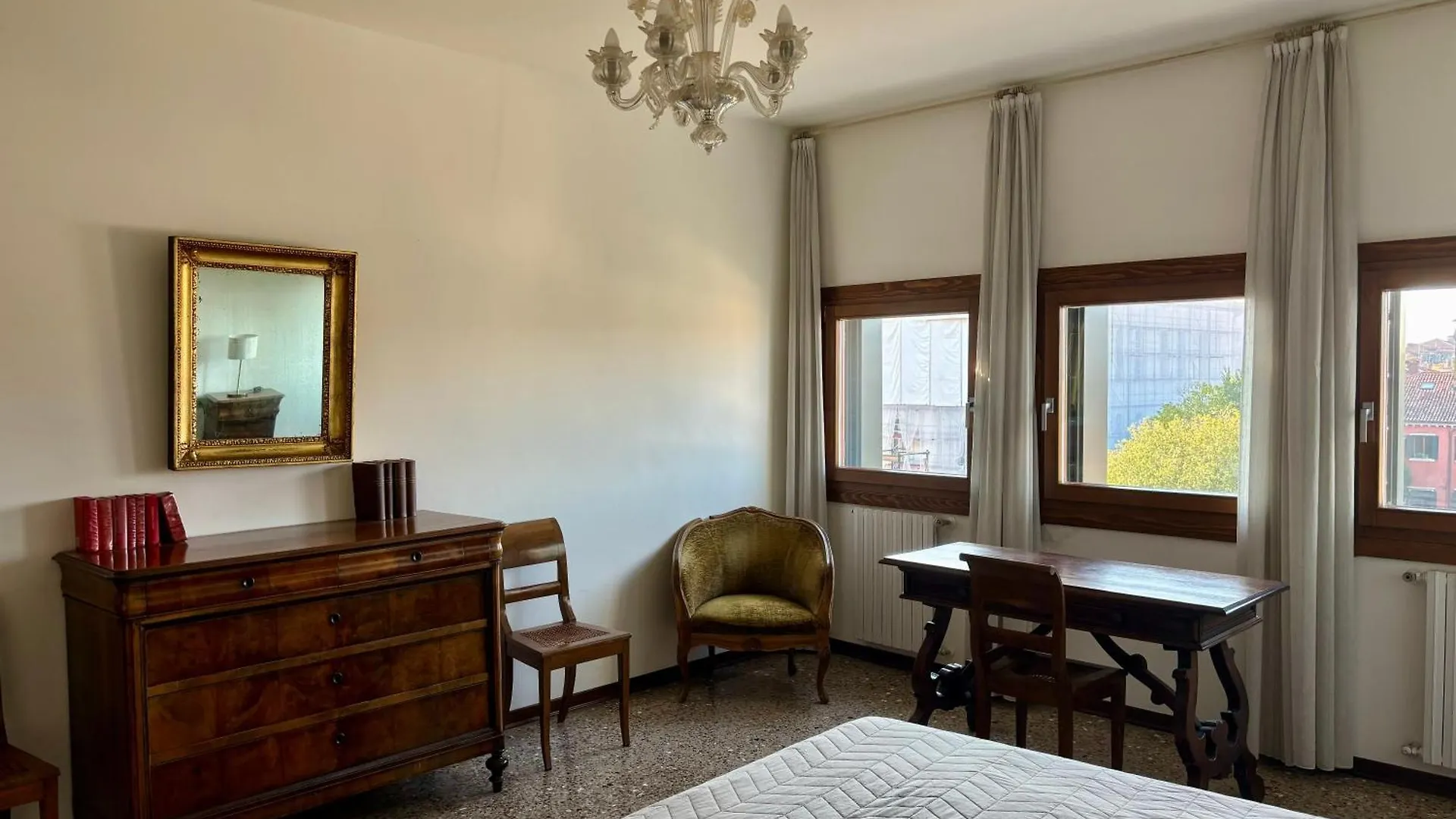 Large And Bright Apartment With Canal View ヴェネツィア